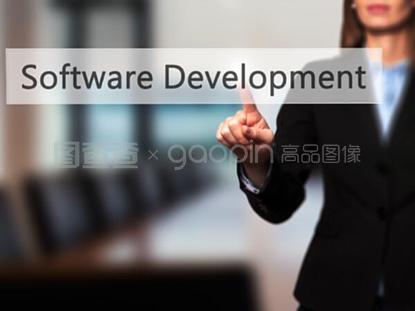 探索軟件開發新路徑 女商人按TOU按鈕，引領計算機軟件技術開發與銷售